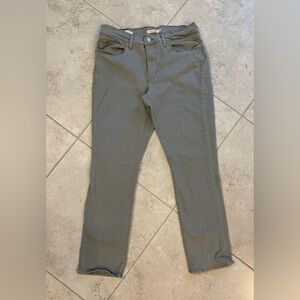 Levi's women’s straight leg Jeans in Gray